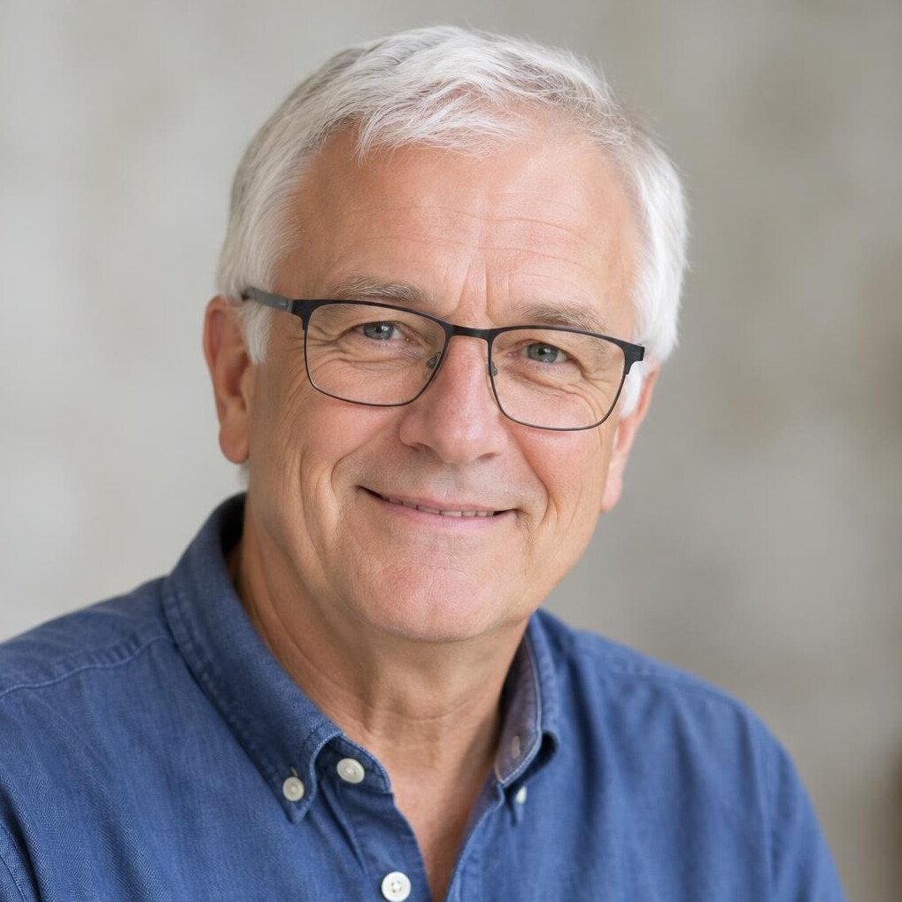 Portrait of a smiling older man with glasses